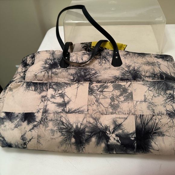 Cynthia Vincent large canvas like material shoulder bag . See photos for color. - Picture 5 of 6